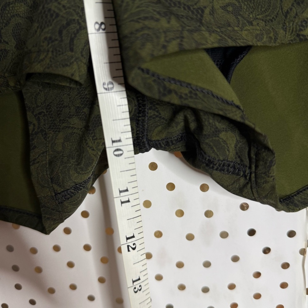 Lululemon Women's Olive Green Patterned Shorts - image 4